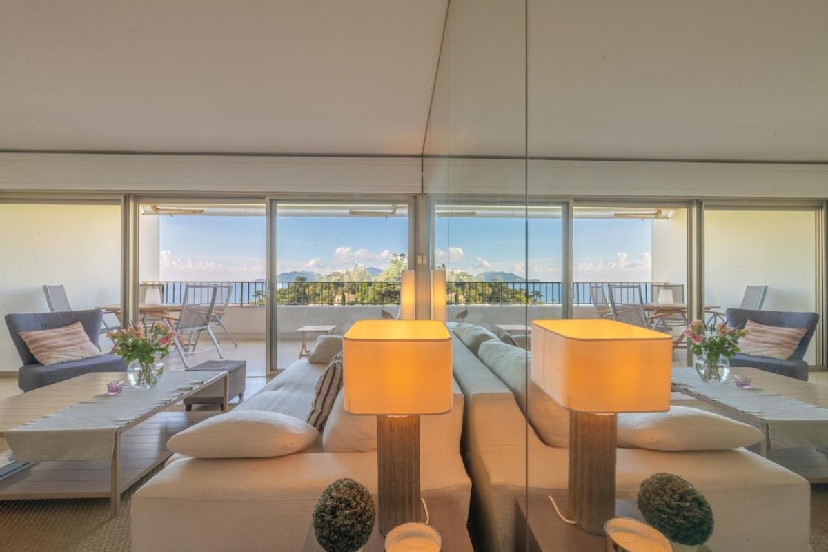 Riviera Escape - Sea View, Pool & Tennis Apartment