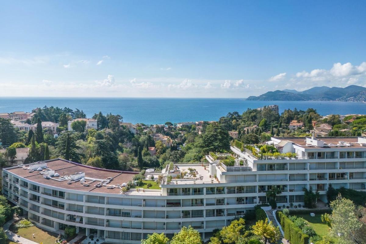 Riviera Escape - Sea View, Pool & Tennis Apartment